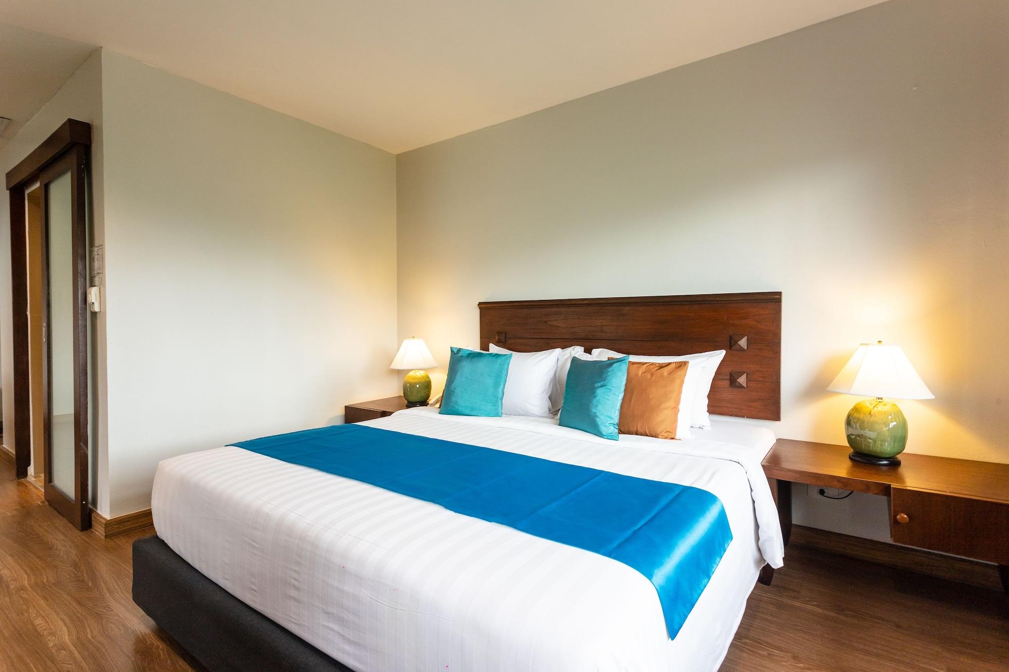 Coconut Village Phuket - Sha Extra אתר נופש 4*